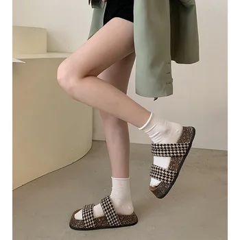 2023 Ново неплъзгащо се кареМодерни дебели чехли Дамски летни връхни дрехи плажни сандали