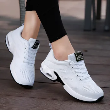 Бели спортни обувки за жени широки маратонки жена голям размер42 платформа клин лек дишащ тичане въздушна възглавница случайни