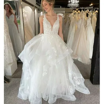 Персонализирани V-образно деколте A-Line луксозни сватбени рокли с апликации мъниста къдри пола булката рокля почистване влак сватбени рокли